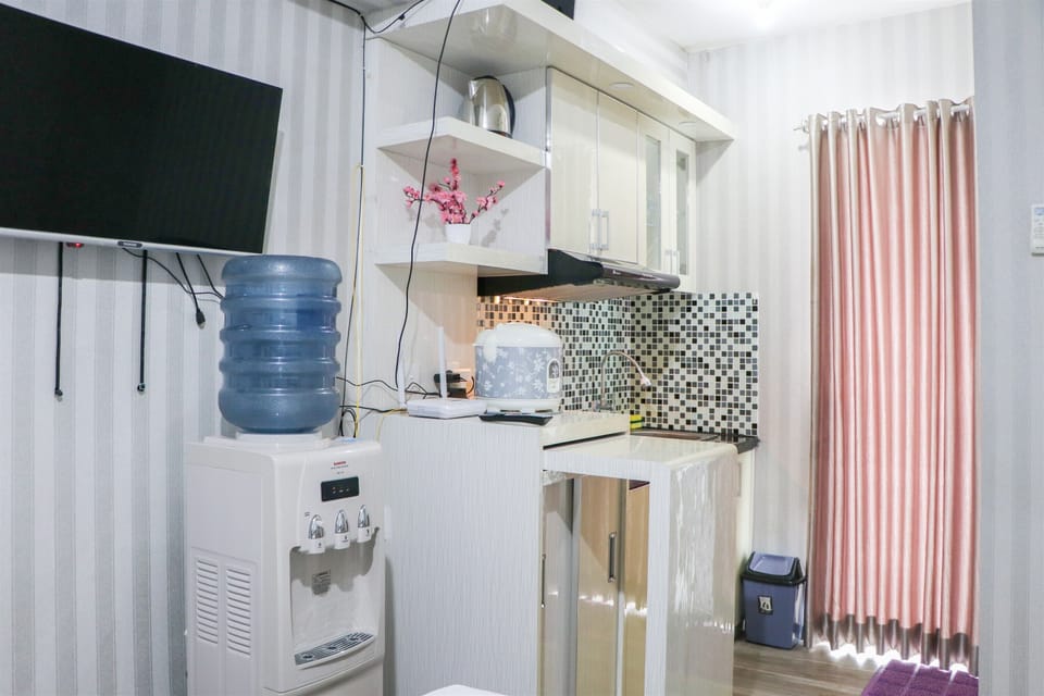 Studio | Private kitchen | Full-size fridge, stovetop