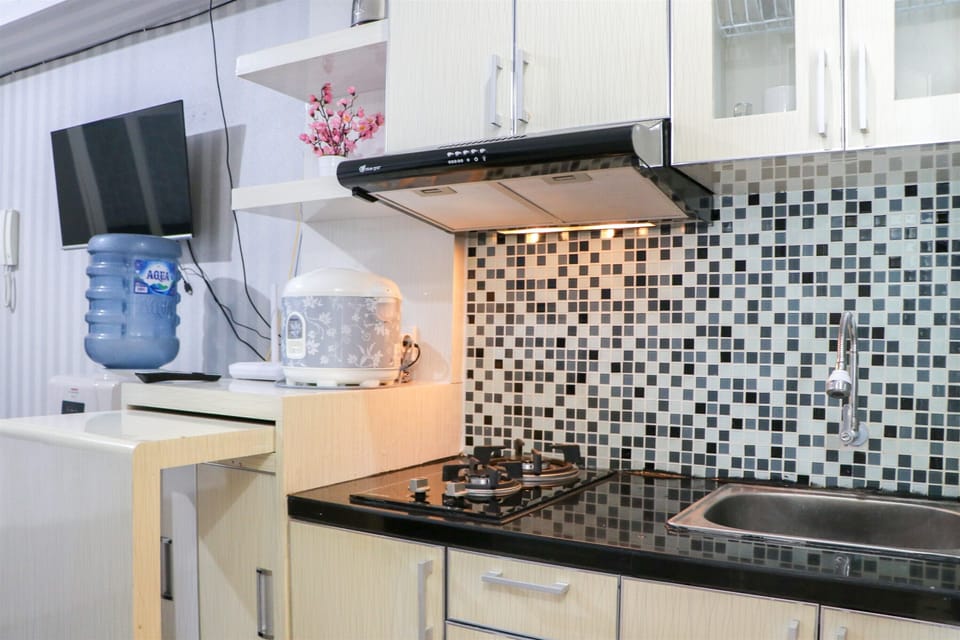 Studio | Private kitchen | Full-size fridge, stovetop