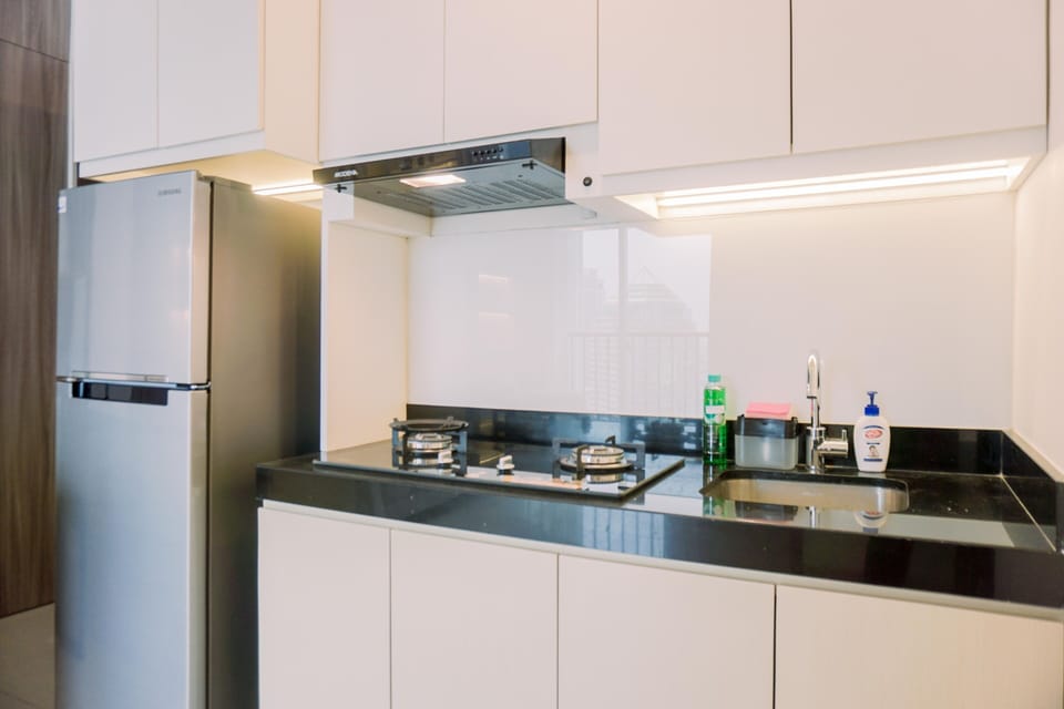 Apartment | Private kitchen | Full-size fridge, stovetop