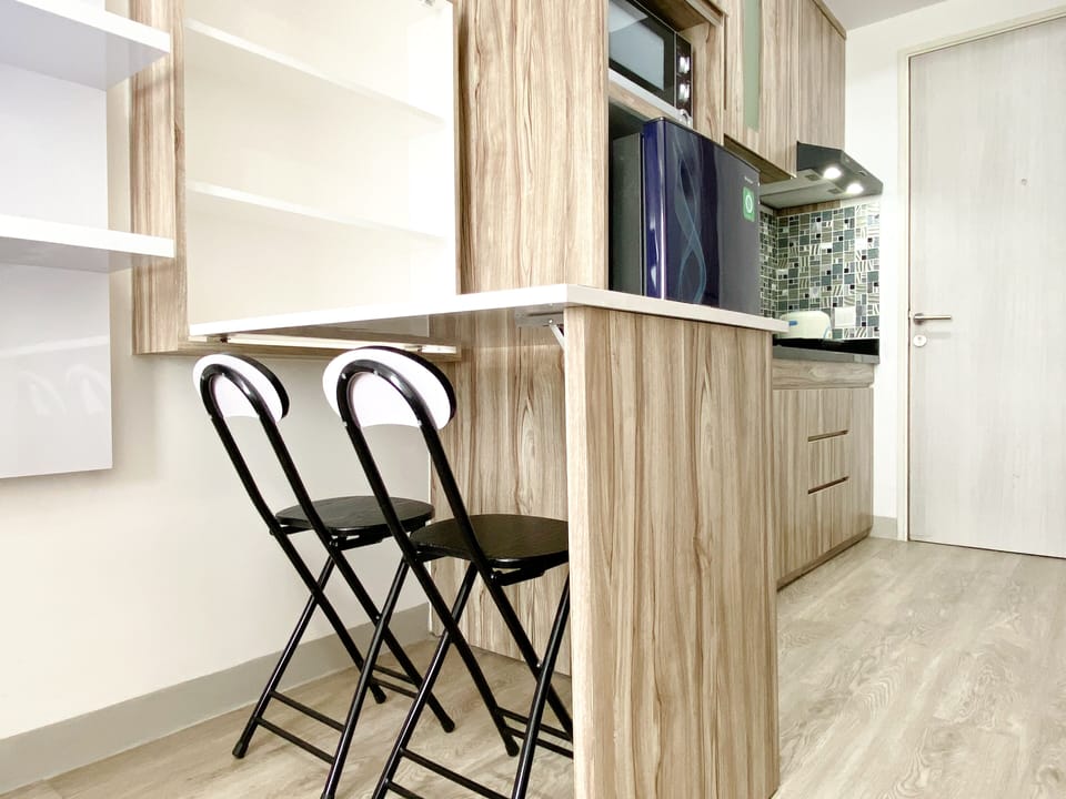 Studio | Private kitchen | Full-size fridge, stovetop