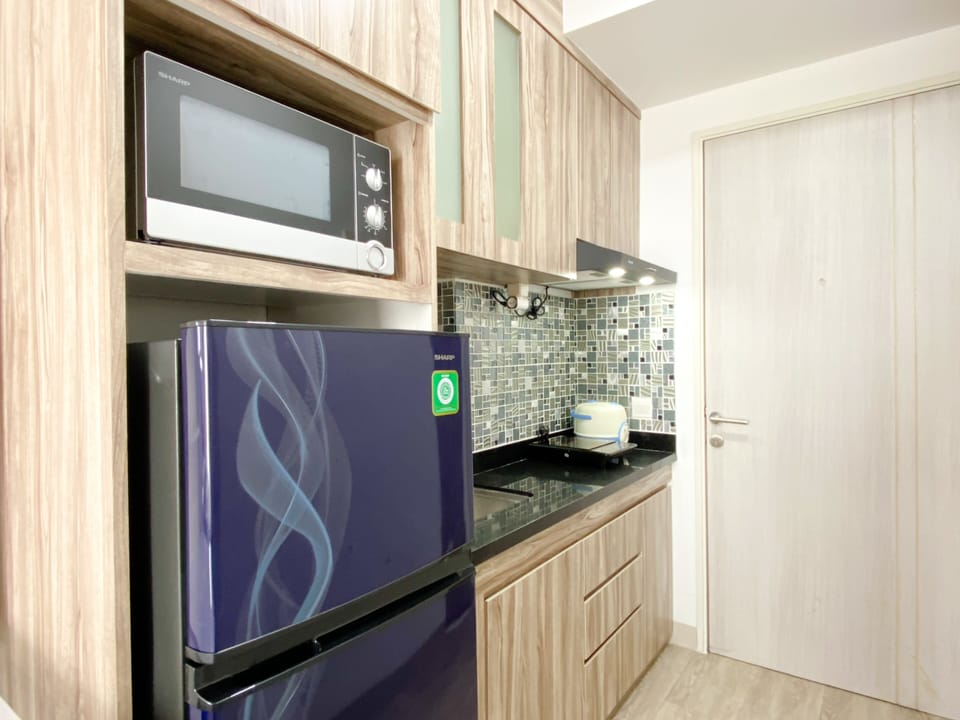 Studio | Private kitchen | Full-size fridge, stovetop