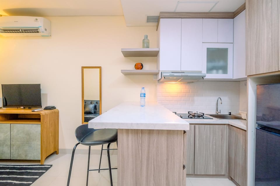 Apartment | Private kitchen | Full-size fridge, stovetop