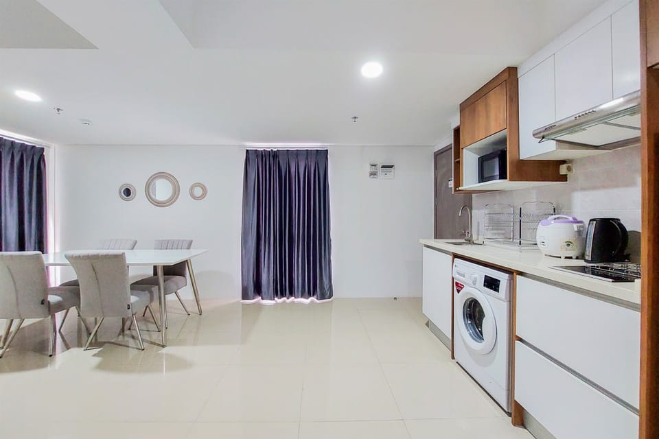Apartment | Private kitchen | Full-size fridge, stovetop