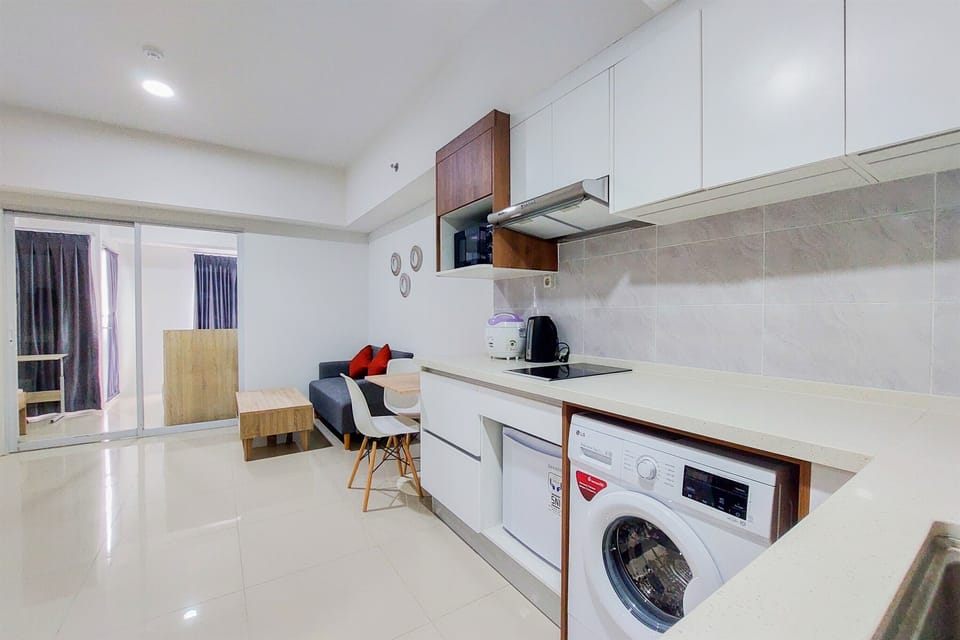 Apartment | Private kitchen | Full-size fridge, stovetop