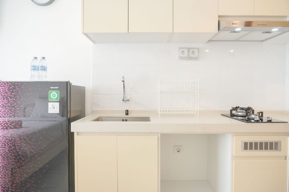 Studio | Private kitchen | Full-size fridge, stovetop