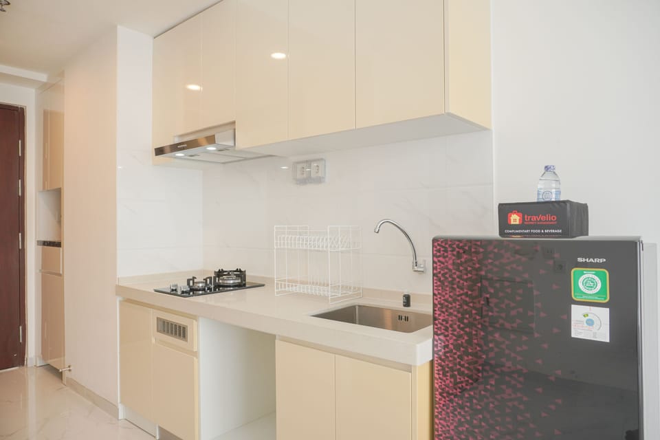Studio | Private kitchen | Full-size fridge, stovetop