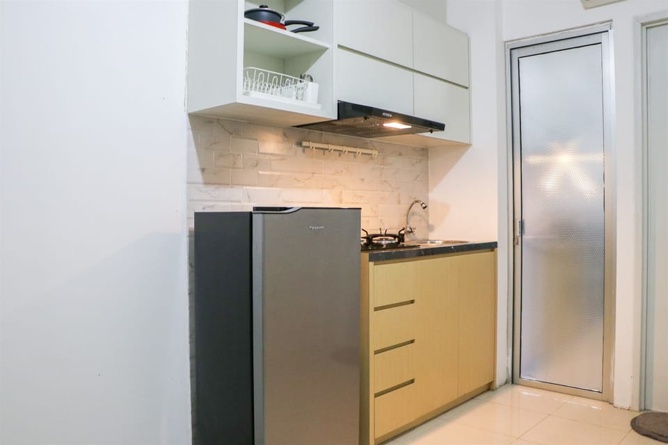 Apartment | Private kitchen | Full-size fridge, stovetop