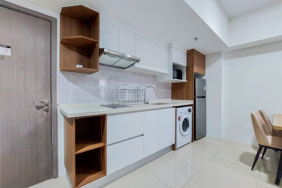 Apartment | Private kitchen | Full-size fridge, stovetop