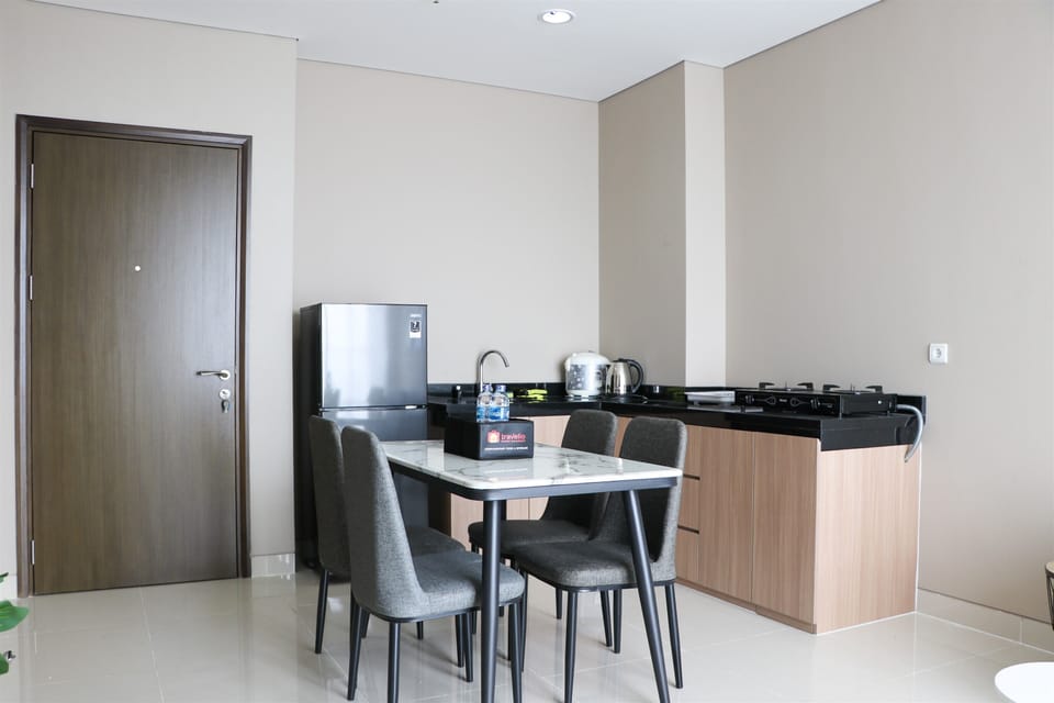 Apartment | Private kitchen | Full-size fridge, stovetop