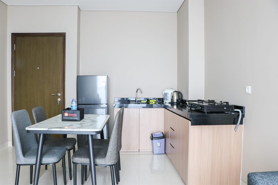 Apartment | Private kitchen | Full-size fridge, stovetop