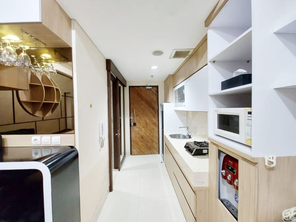 Apartment | Private kitchen | Full-size fridge, stovetop