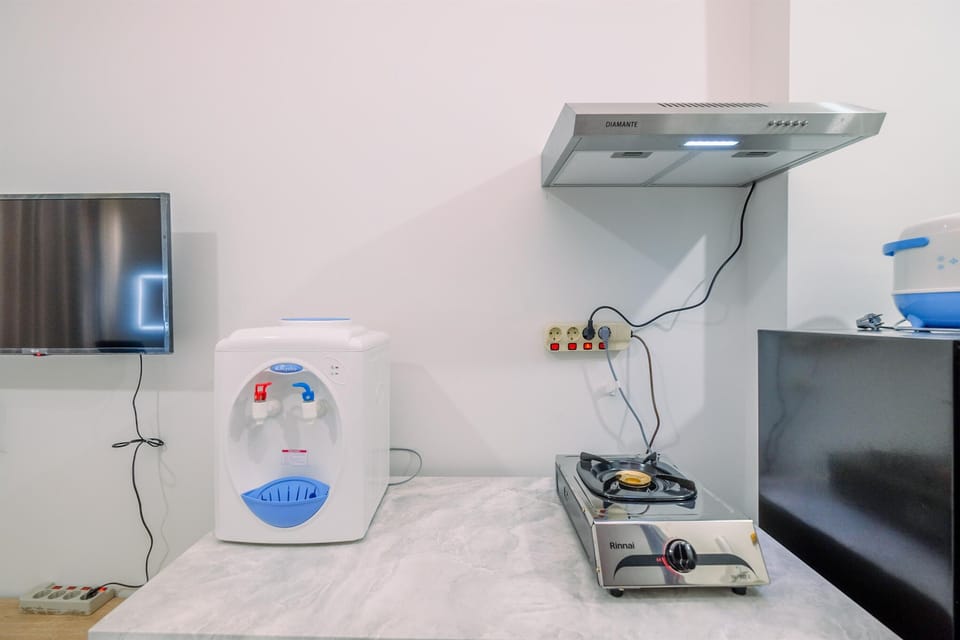 Studio | Private kitchen | Full-size fridge, stovetop
