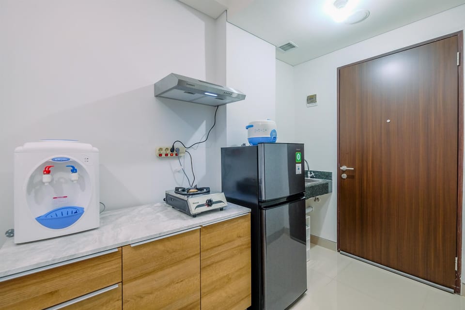 Studio | Private kitchen | Full-size fridge, stovetop