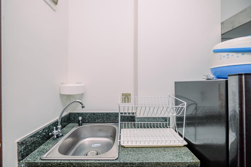 Studio | Private kitchen | Full-size fridge, stovetop