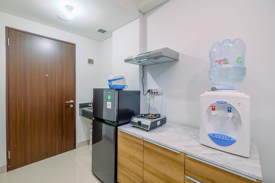Studio | Private kitchen | Full-size fridge, stovetop