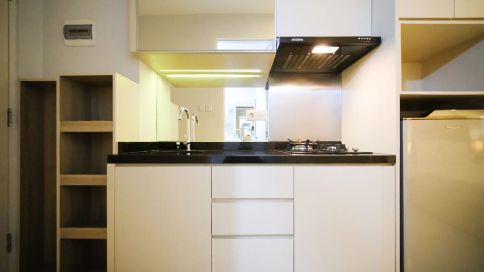 Studio | Private kitchen | Full-size fridge, stovetop