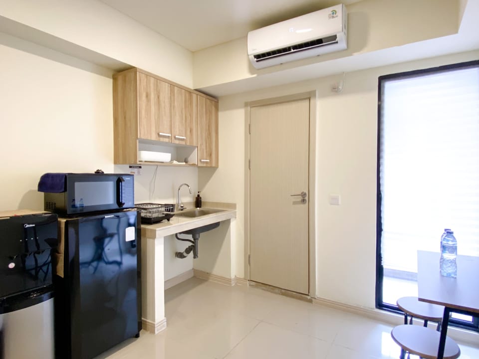 Studio | Private kitchen | Full-size fridge, stovetop