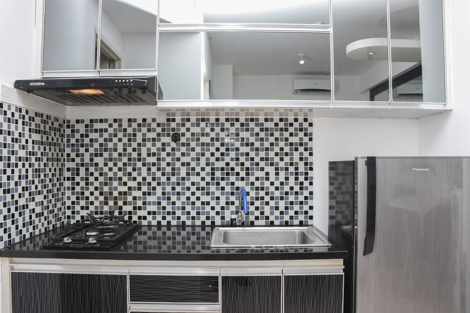 Apartment | Private kitchen | Full-size fridge, stovetop