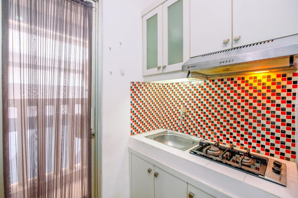 Studio | Private kitchen | Full-size fridge, stovetop