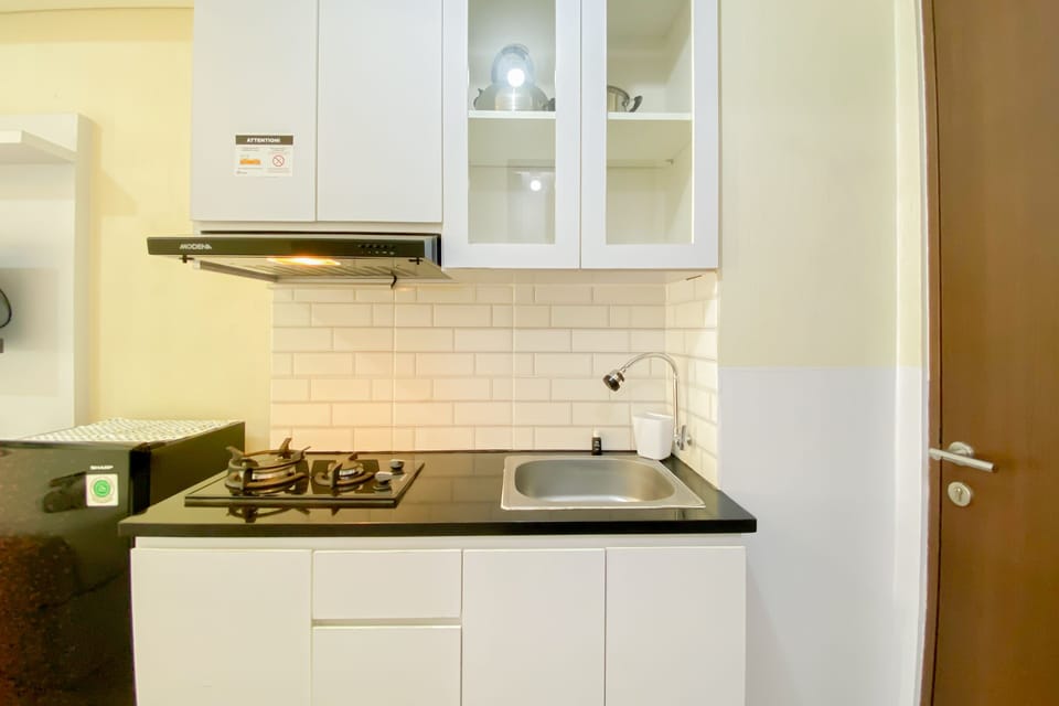 Studio | Private kitchen | Full-size fridge, stovetop