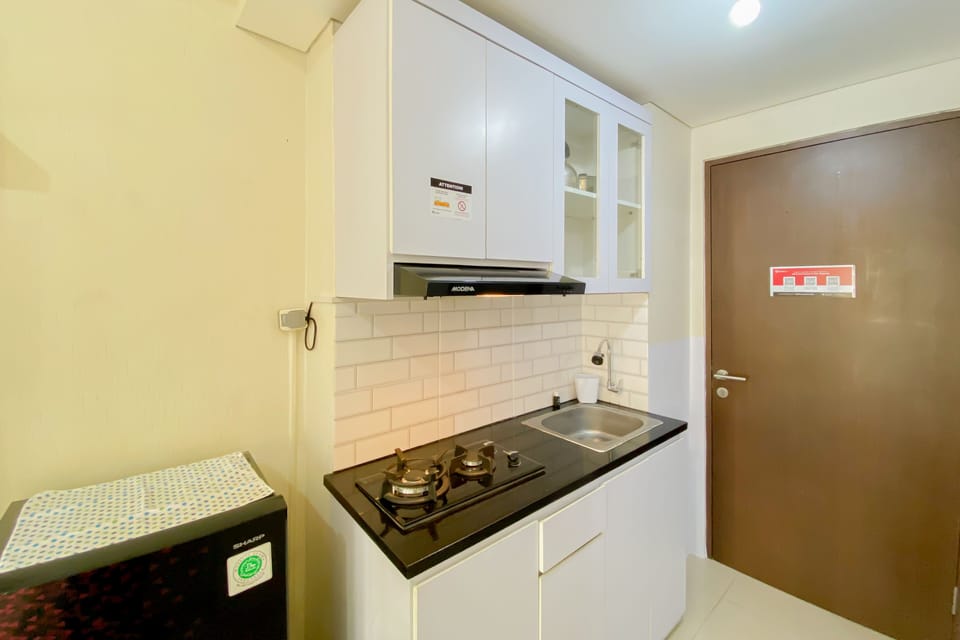 Studio | Private kitchen | Full-size fridge, stovetop
