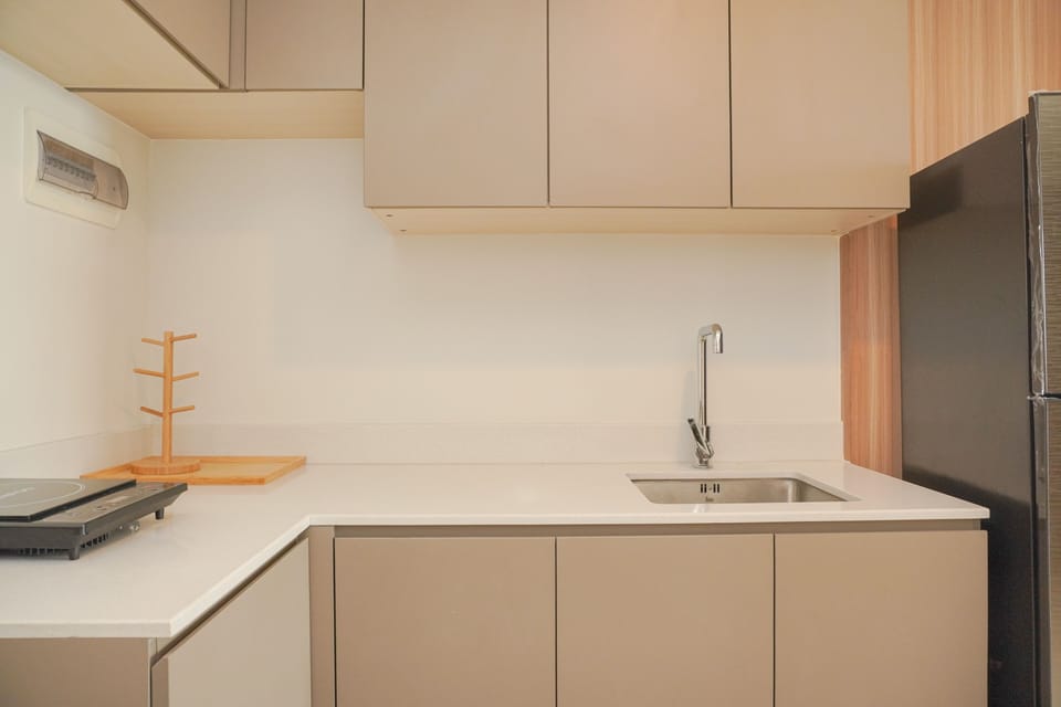 Apartment | Private kitchen | Full-size fridge, stovetop