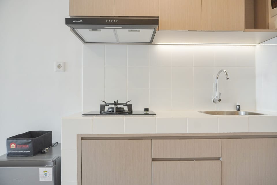 Studio | Private kitchen | Full-size fridge, stovetop