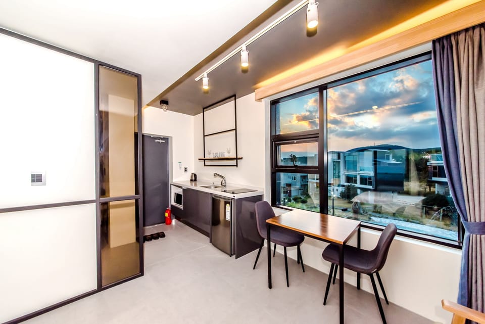 Deluxe Room (Spa, Pet Unfriendly) | View from room