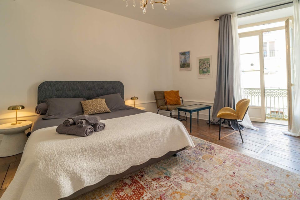 Grand Suite | Desk, laptop workspace, blackout drapes, free WiFi