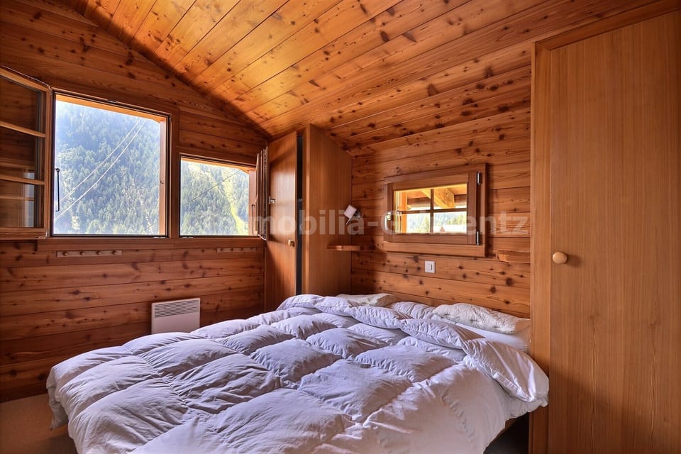 Bedroom 1 with 1 double bed