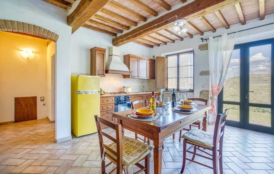 Business Room | Private kitchen | Full-size fridge, oven, toaster, cookware/dishes/utensils