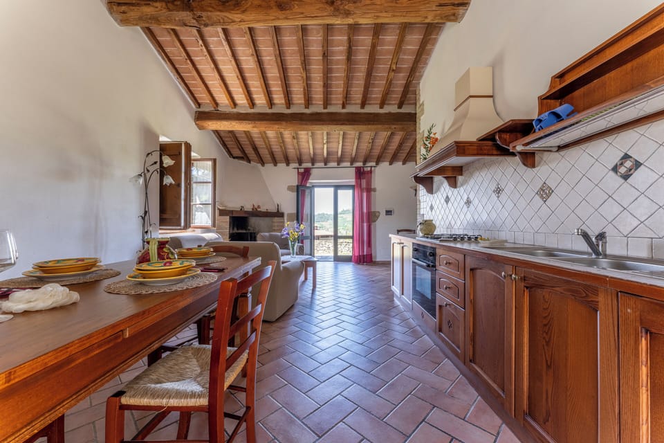 Basic Room | Private kitchen | Full-size fridge, oven, toaster, cookware/dishes/utensils