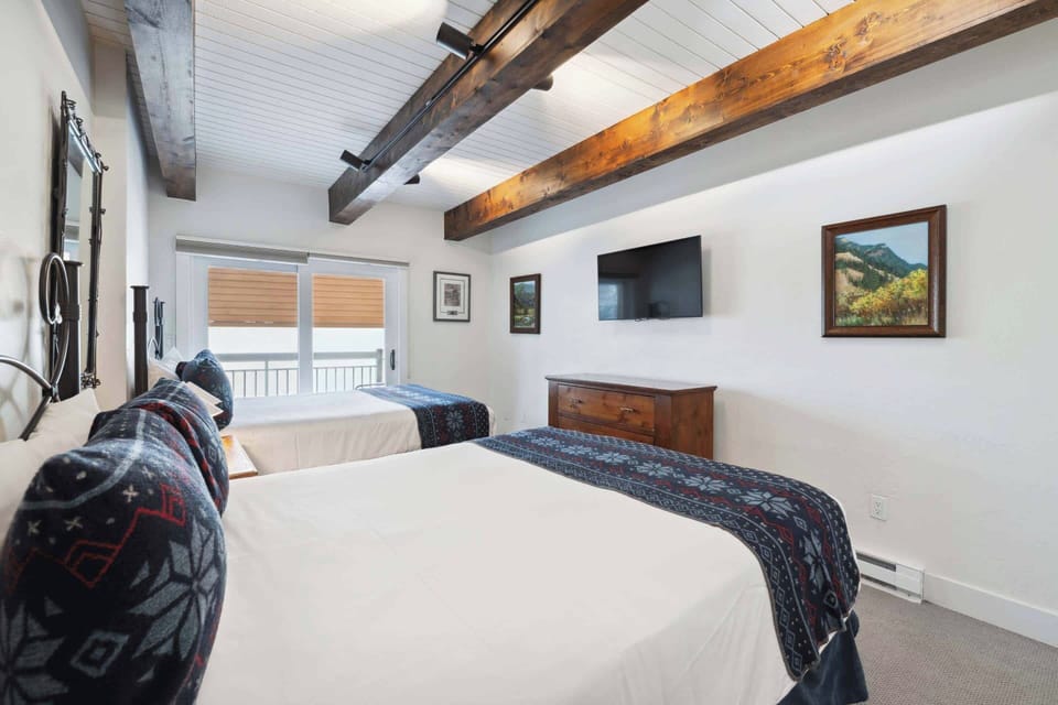 lodgeatlionshead-380-8207_54267090770_o
