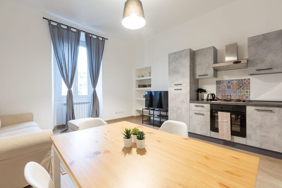 Classic Apartment | Private kitchen | Fridge, stovetop, electric kettle, cookware/dishes/utensils