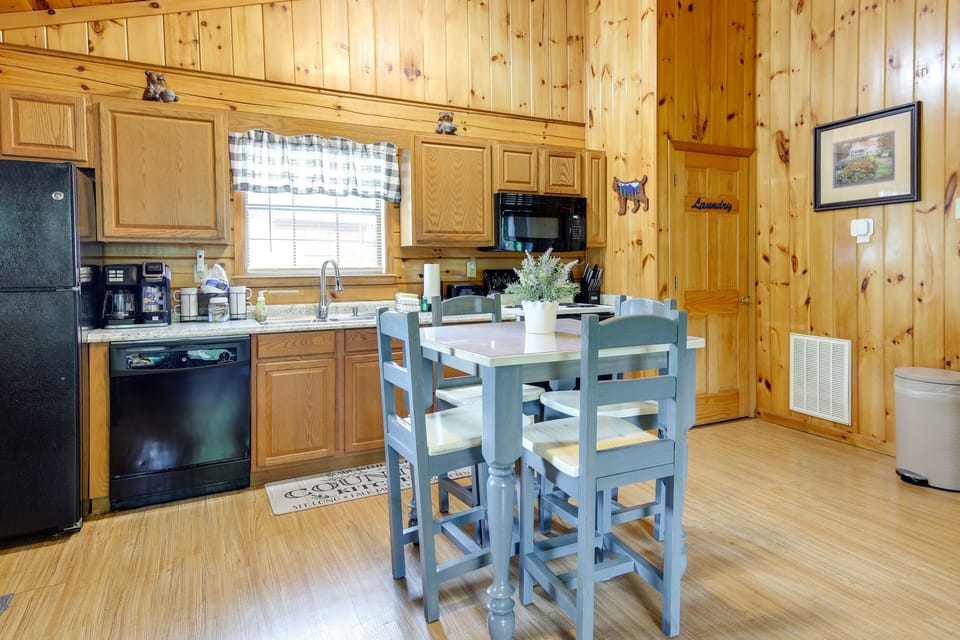 Dining Area | Dining Table | Dishware/Flatware
