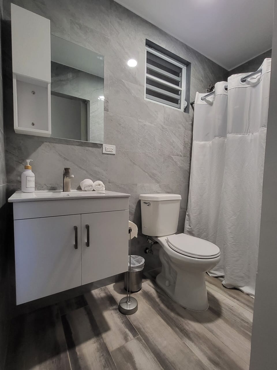 Towels, soap, shampoo, toilet paper
