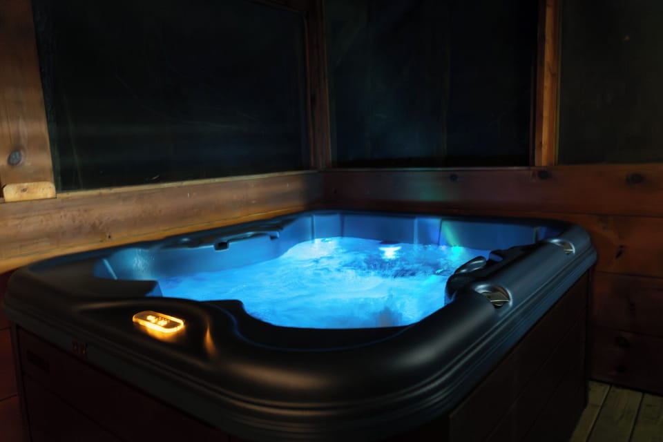 Heavenly Peace Hot Tub (4)