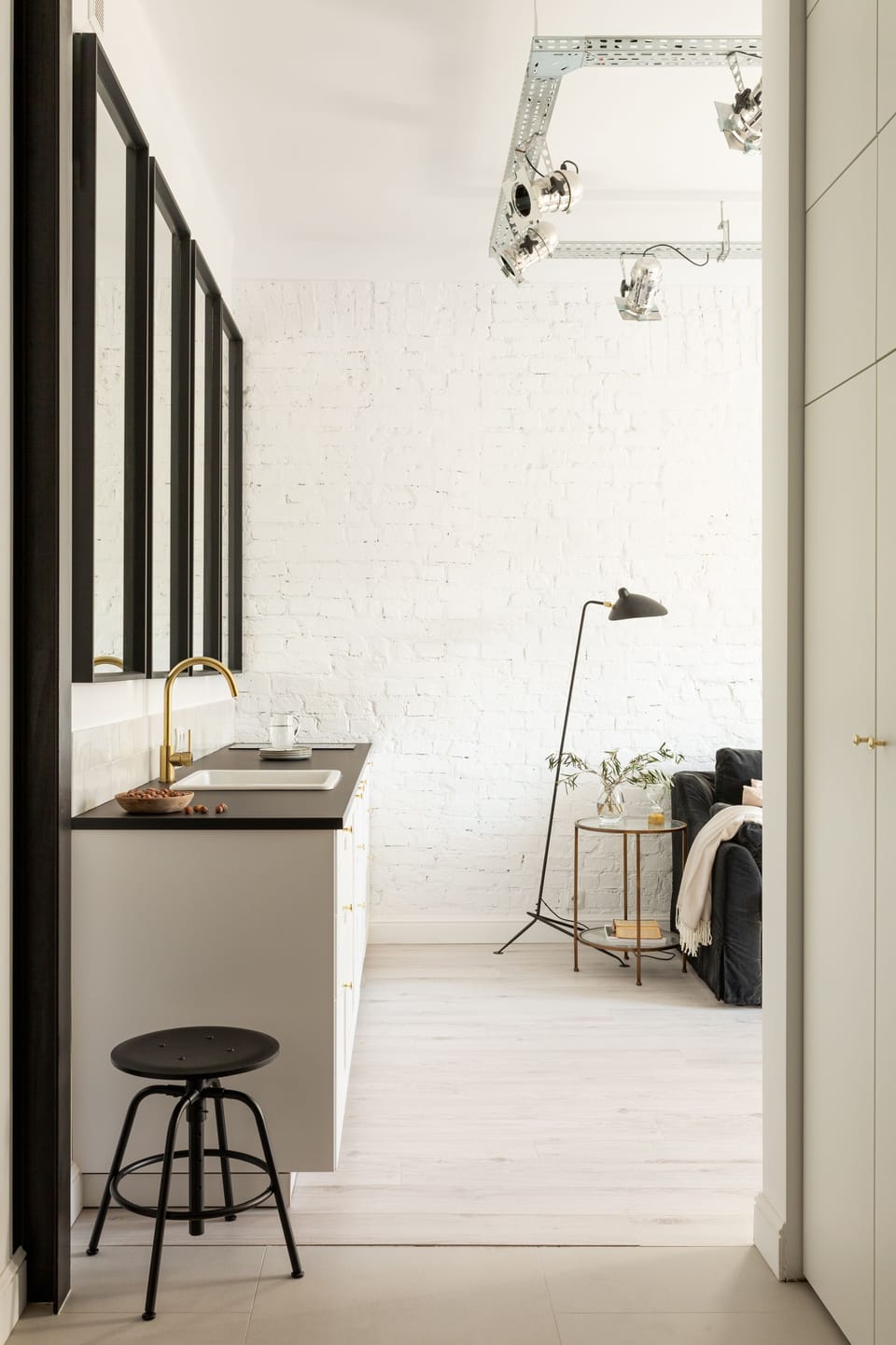 Design Apartment | Private kitchen | Mini-fridge, stovetop, coffee/tea maker, electric kettle