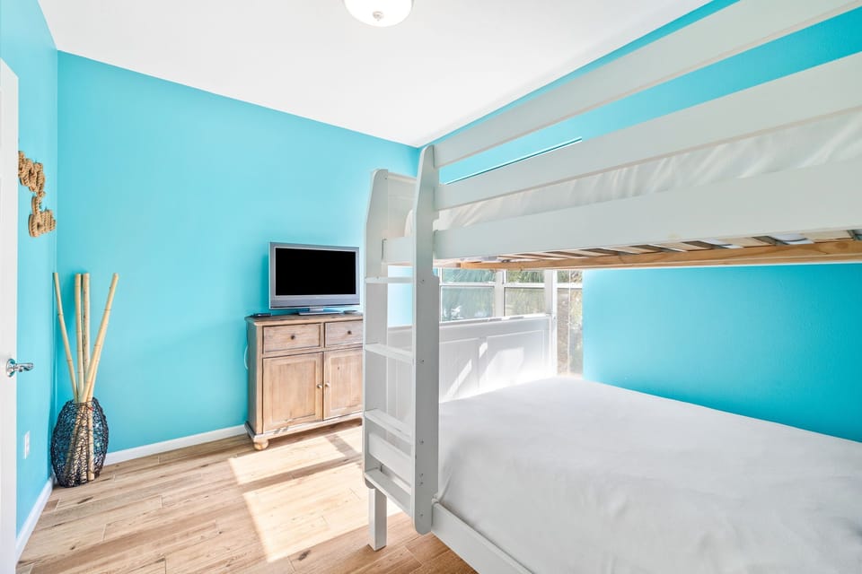 Second Floor Bunk Room With TV