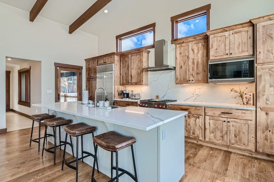 Luxury full-size kitchen