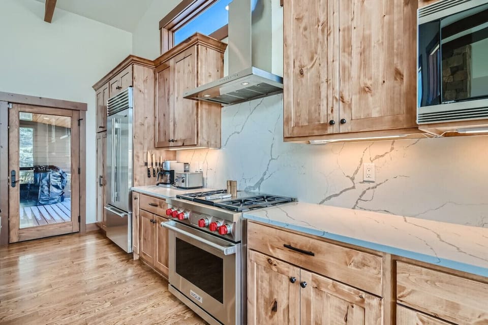 Luxury full-size kitchen