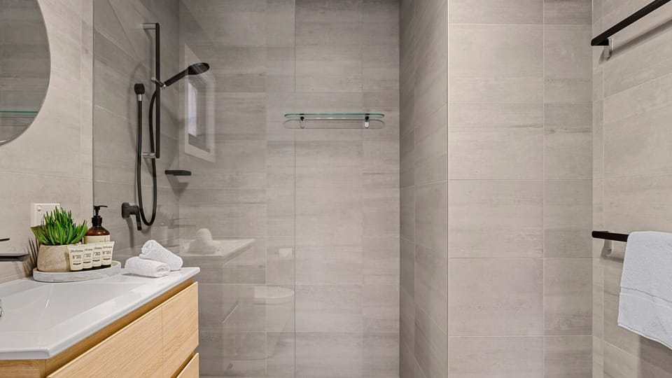 Master bedroom ensuite
