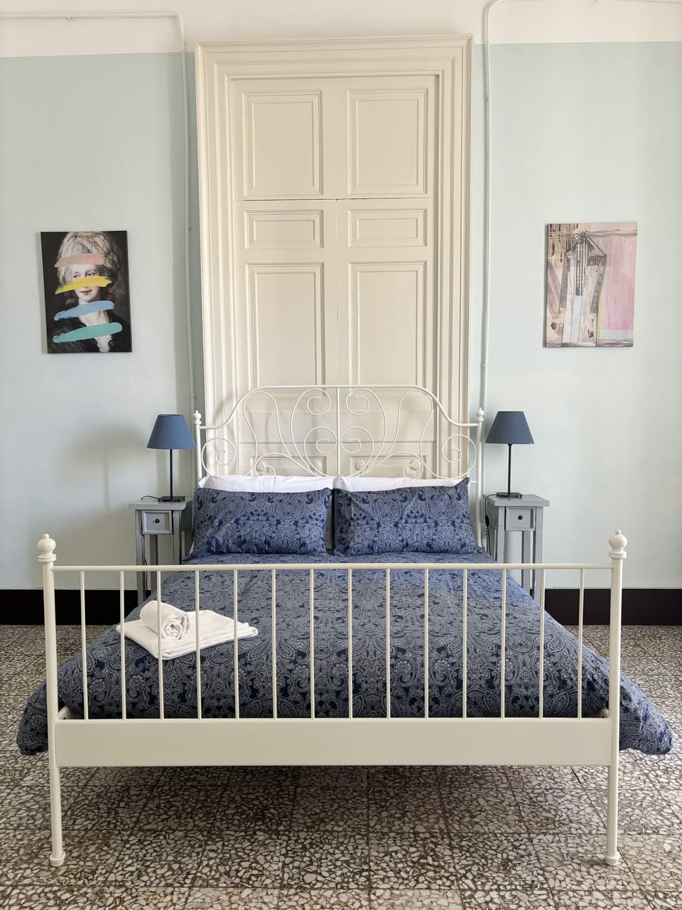 Family Room | Desk, iron/ironing board, free WiFi