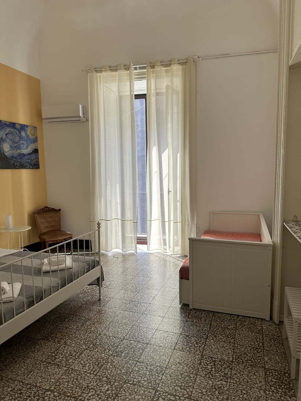 Comfort Room | Desk, iron/ironing board, free WiFi