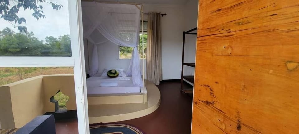Comfort Single Room | Individually decorated, individually furnished, laptop workspace