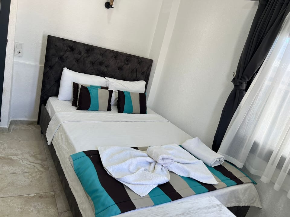 Comfort Room | 1 bedroom, minibar, in-room safe, desk