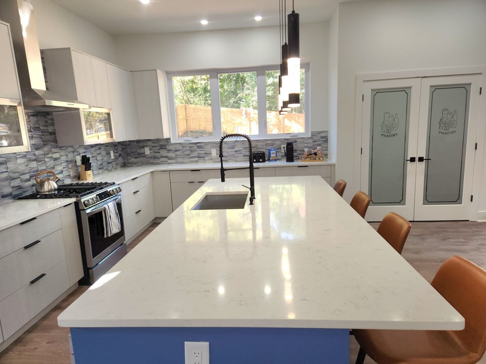 oversized kitchen island with seating for 4