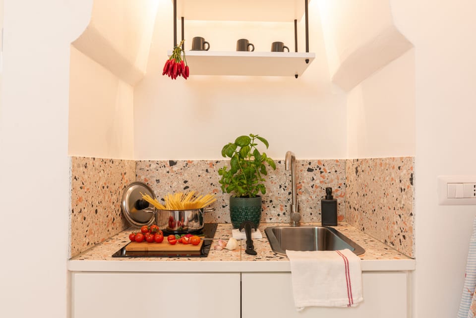Comfort Studio | Private kitchen | Stovetop, espresso maker, electric kettle, cookware/dishes/utensils