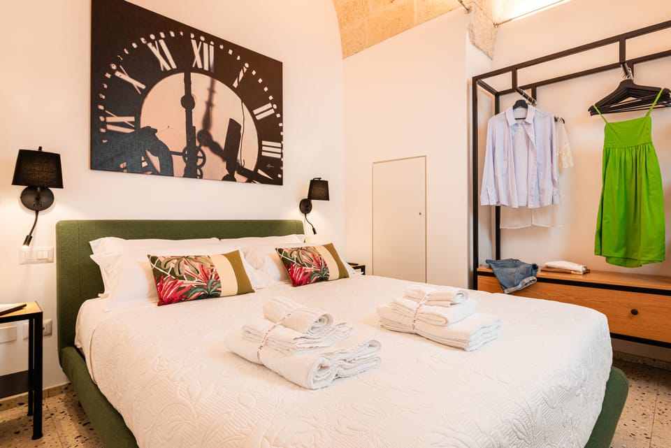 Classic Room | Premium bedding, down comforters, pillowtop beds, free minibar