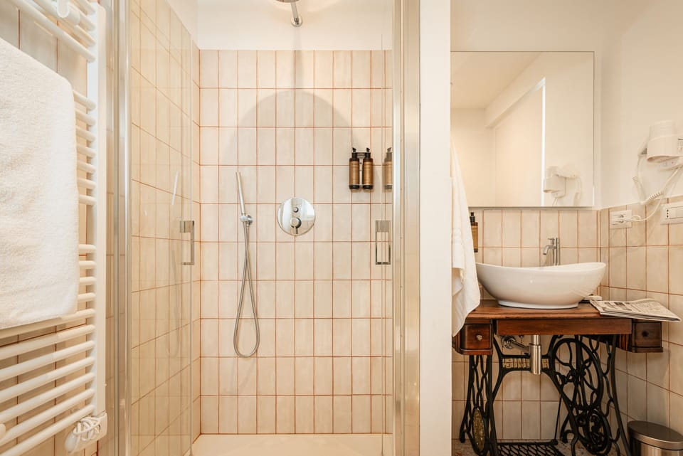 Comfort Studio | Bathroom | Shower, rainfall showerhead, designer toiletries, hair dryer